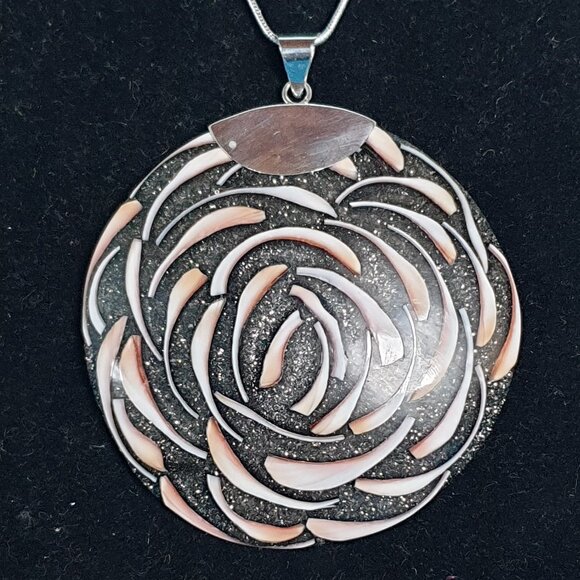 3’’ Bold Unique Vintage 925 Sterling Silver Seashell Inlay Rose Pendant – 26.36g - Picture 1 of 13